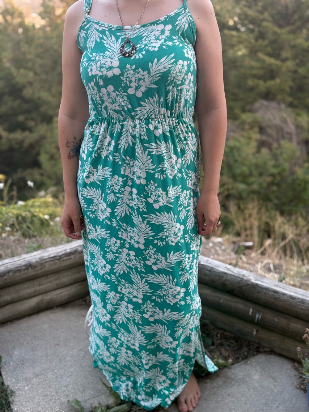 Ladies Maxi Dress Green &White Colour - Picture 7 of 7